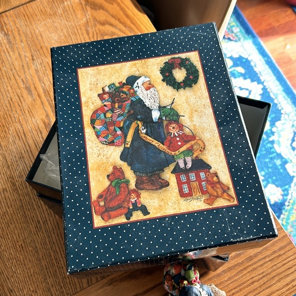 Ellen Stouffer 1998 Edition # 4 
Santa figurine with box - Picture 3 of 5